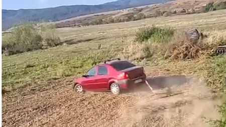 VIDEO | Imagini virale cu o Dacie Logan folosită pe post de tractor de către un brașovean