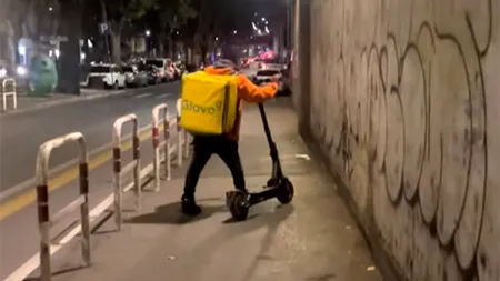 Ce a făcut acest livrator nepalez din România, după 14 ore consecutive de muncă