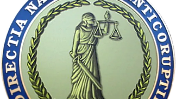 Polițiști din Pitești, naș și fin, reținuți pentru șantaj/DNA: „Săvârșirea a 3 infracțiuni de șantaj, toate în formă continuată”