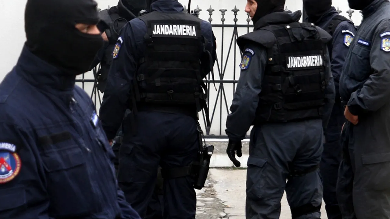 Conflict între zeci de susținători ai lui Victor Ponta și Dan Diaconescu, la Târgu Jiu