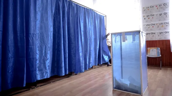 AEP: Începe campania electorală pentru turul al doilea. Ce nu au voie să facă cei doi candidați rămași în cursă