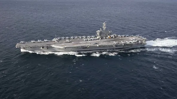 Iranienii susțin că au lovit unul dintre portavioanele americane din Orientul Mijlociu. Americanii neagă