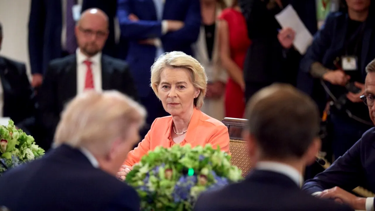 Ursula von der Leyen a discutat cu Trump despre atacul rus asupra reprezentanței UE din Ucraina /Putin trebuie să accepte o ”pace CORECTĂ”