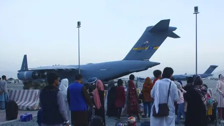 8 ȘTIRI DE LA ORA 8. România a evacuat 5 cetăţeni afgani: un student cu bursă în România și doi jurnaliști împreună cu membri de familie