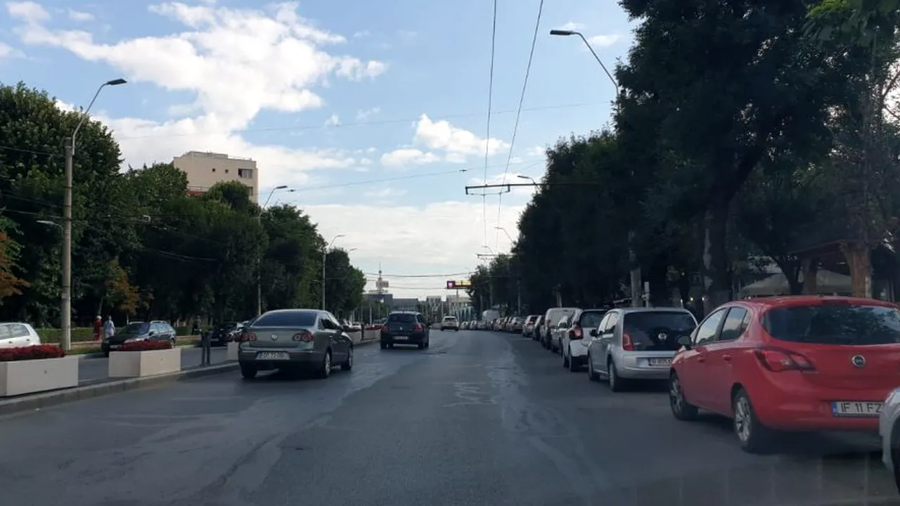 Un primar din Capitală vrea să desființeze parcarea de pe prima bandă a unei artere foarte circulate. Tu ești de acord cu eliminarea acestei parcări?