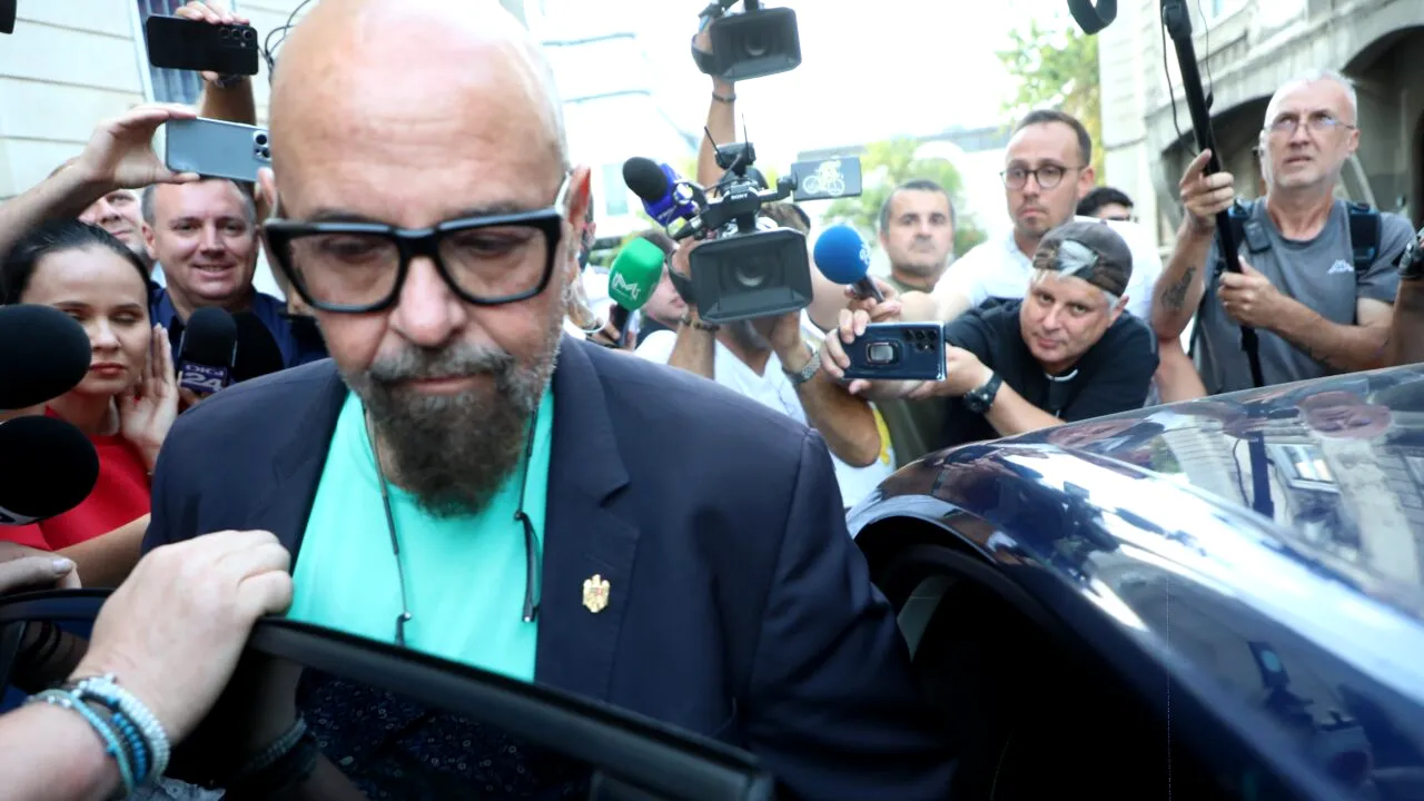 Stenograme incendiare! Cum le dădea Piedone indicații subordonaților pentru “controlul” hotelului de la Sinaia! “Să-mi pregătească 3 camere țiplă”