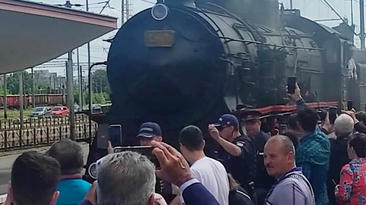 Incendiu la o locomotivă cu abur, în gara Brașov. Pompierii intervin pentru localizarea și lichidarea acestuia