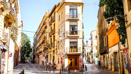 Cod roșu de furtuni pentru joi în Spania, Comunitatea Valenciană. Posibil zboruri afectate / Anunțul MAE