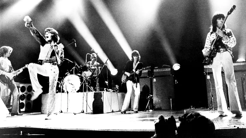 Primul concert Rolling Stones. Membrii trupei dădeau pe gât pahare de scotch și coniac în timp ce cântau pentru a se rexala
