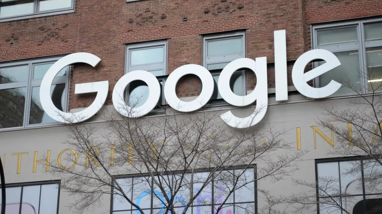 Compania GOOGLE, acuzată de colaborare cu regimurile autoritare. Au fost șterse postări împotriva Kremlinului, inclusiv de la Navalnîi