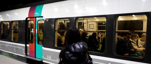 Tragedie la metroul din Paris! O femeie a murit după ce haina i-a fost prinsă în uşa unui vagon