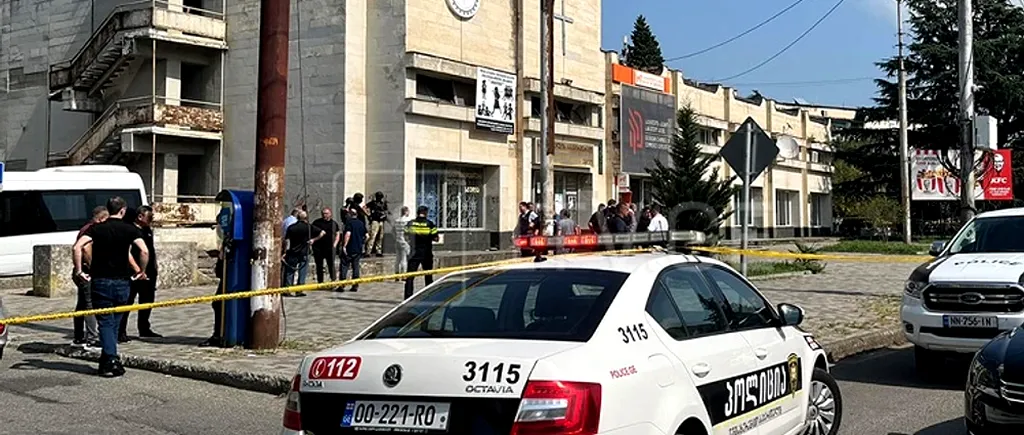 Un individ înarmat a luat 12 ostatici într-o bancă din Georgia și cere 2 milioane de dolari pentru a-i elibera! El mai vrea un elicopter și un steag rusesc