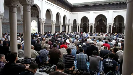 Analiză Washington Times: Musulmani segregați de societatea franceză formează adevărate mini-state islamiste