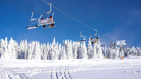 Sărbătoare pe pârtie: Mii de turiști îmbină sporturile de iarnă cu Ziua Națională la RÂNCA