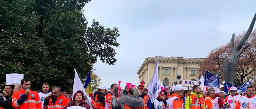 UPDATE: Ambulanțierii protestează marți în Capitală. Ei acuză sabotarea serviciilor publice de ambulanţă de către Departamentul pentru Situaţii de Urgenţă / Reacția lui Raed Arafat: „Este denigrator și fals” (FOTO-VIDEO)