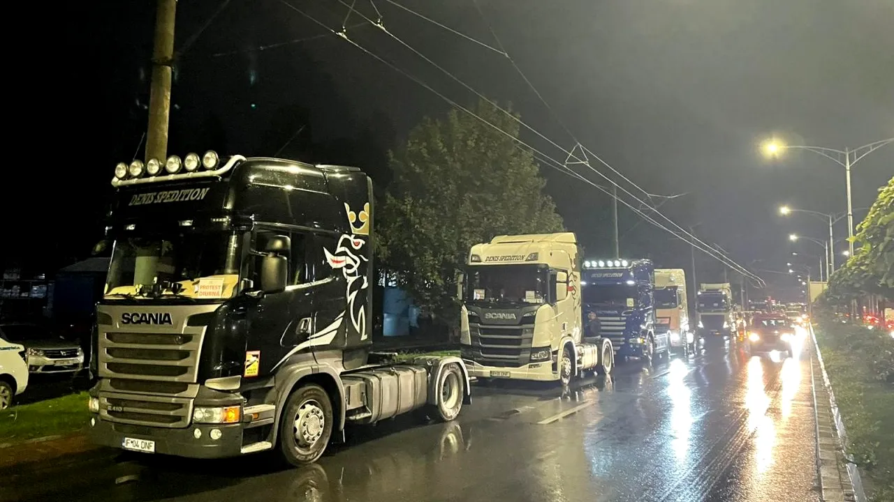 Transportatorii protestează în Piața Victoriei. Ce nemulţumiri au aceștia