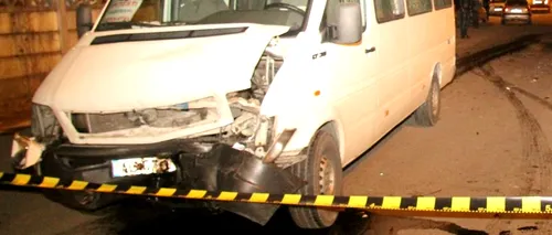 ACCIDENT DE MICROBUZ. Patru morți și 14 răniți, după ce autovehiculul a intrat într-un TIR oprit