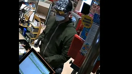 VIDEO | Scenă de jaf ruptă din BANCURILE cu Bulă în Austria. Un hoț ghinionist pleacă acasă, după ce casiera îi spune, plictisită, că e ora închiderii