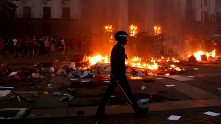 Explozii violente în centrul orașului ucrainean Donețk. Mașina unuia dintre liderii separatiștilor a sărit în aer
