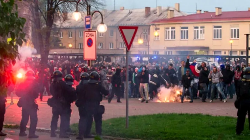 Poliția cehă a arestat 21 de neonaziști ostili romilor