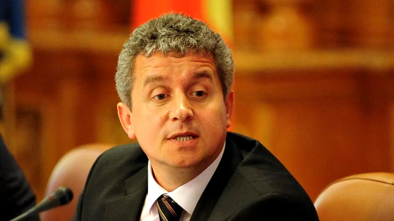 Buda: Ponta să se întoarcă la școală, să își aprofundeze studiile juridice de drept administrativ