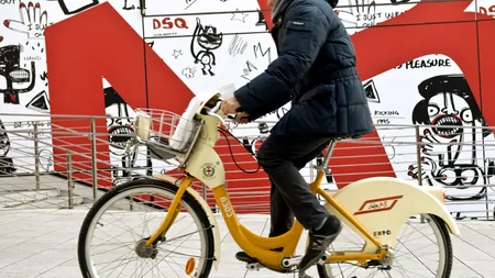 A pedalat 10 ore, până la moarte. Un tânăr curier a încercat să-i facă pe plac șefului nemulțumit: „Îi transformă pe angajați în sclavi pentru profitul companiei