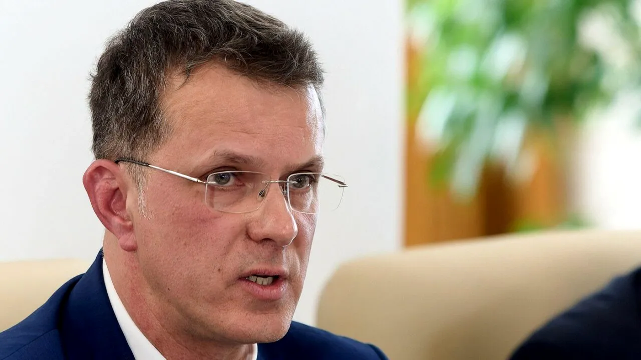 Ionuț Moșteanu, învestit în funcția de ministru al Apărării: Avem nevoie de o ARMATĂ atractivă pentru tineri, pregătită pentru vremuri complicate