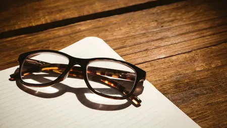 Un bărbat din Iași a mers să-și facă ochelari de vedere, dar medicii oftalmologi i-au descoperit o AFECȚIUNE extrem de rară