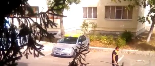 Scene incredibile într-un oraș din România. A atacat cu grebla un bărbat care îi ocupase locul de parcare VIDEO