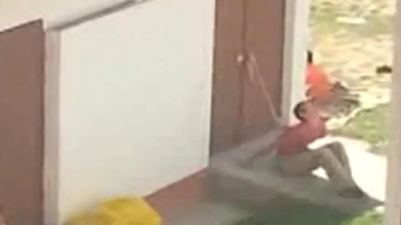 Procurorii au început urmărirea penală în cazul copilului cu dizabilități legat de o ușă