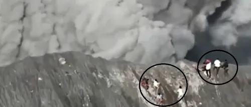 Zeci de turiști au fost surprinși de erupția unui VULCAN din Indonezia, chiar în timp ce se aflau pe vârful craterului