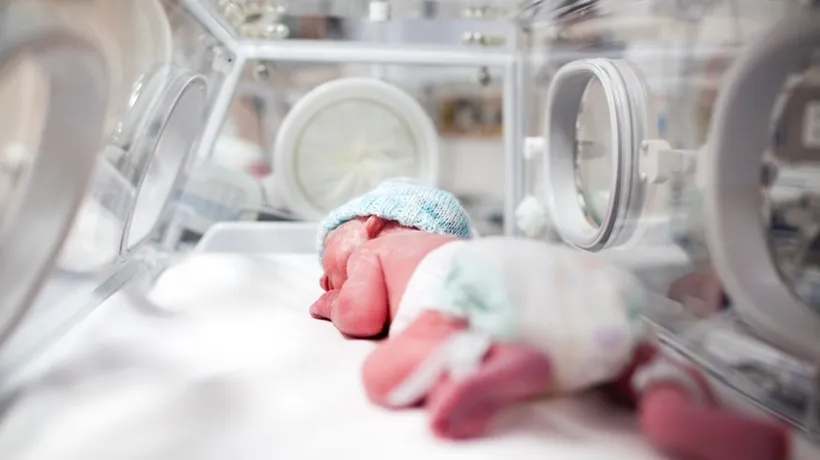 Bebeluș cu mână ruptă după naștere, la Spitalul Județean din Reșița