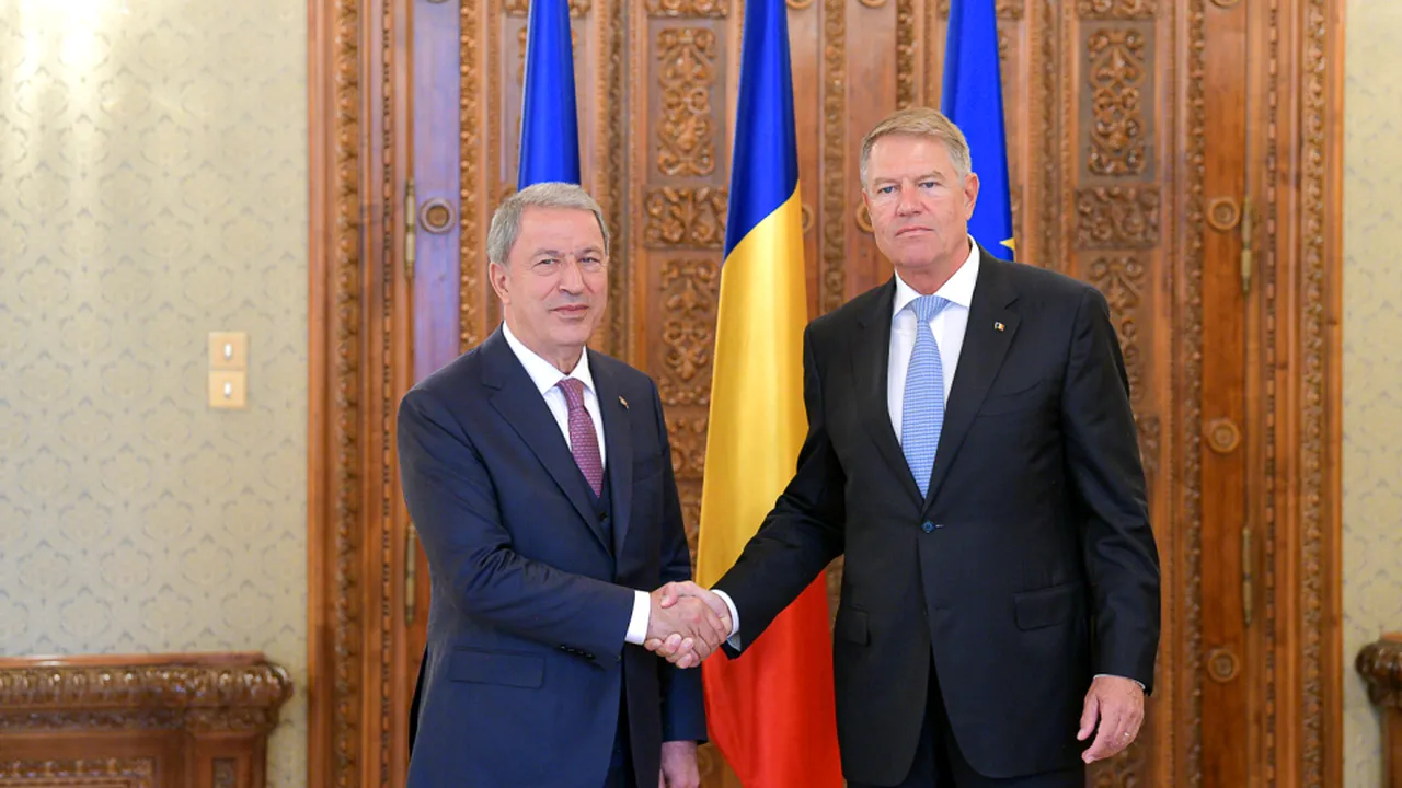 Iohannis a discutat cu ministrul Apărării din Turcia despre situația de securitate din Marea Neagră