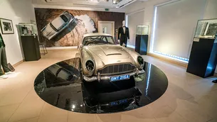 Un Aston Martin folosit pentru cel mai recent film „James Bond”, vândut la licitație pentru 3 milioane de euro
