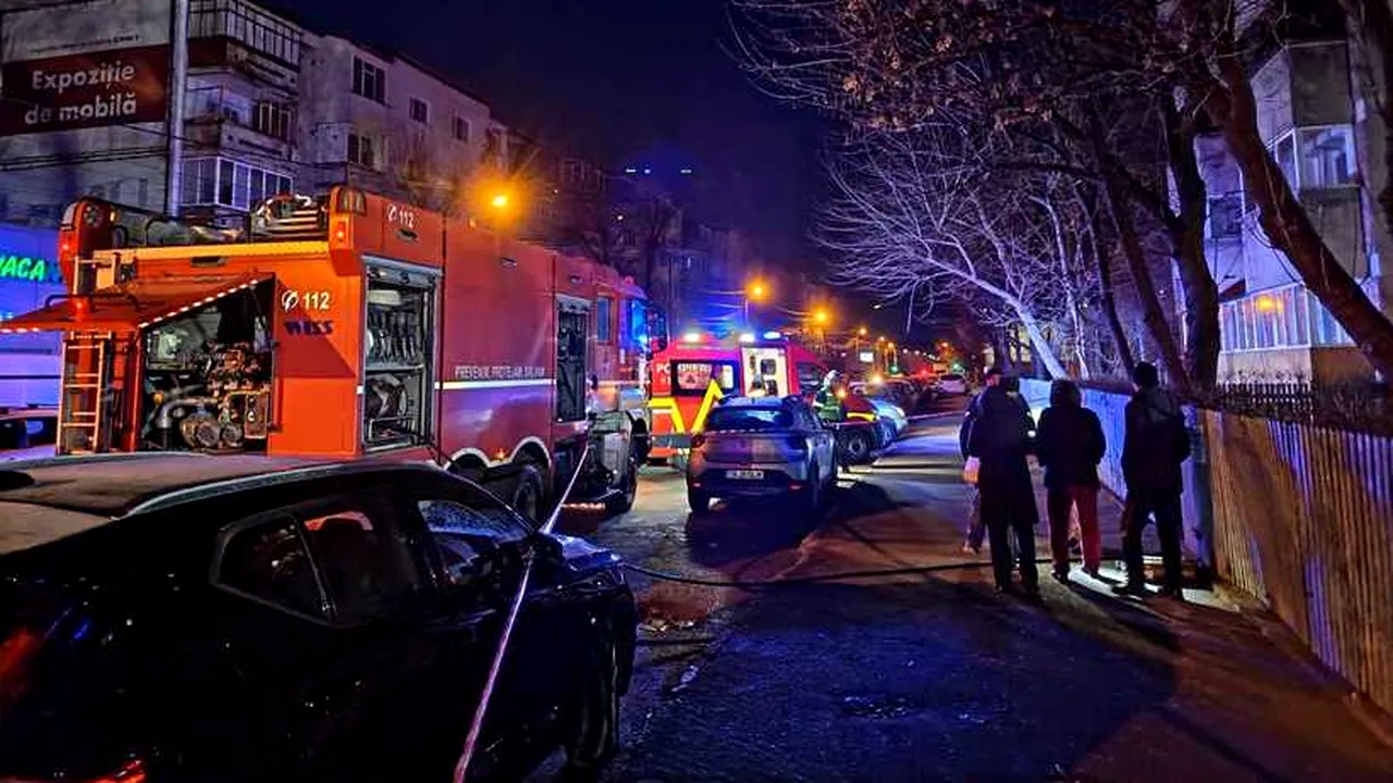 Incendiu cu mare degajare de fum într-un bloc din Alexandria, în noaptea de Revelion. Cinci oameni au fost coborâți cu autoscara de la etajul IV