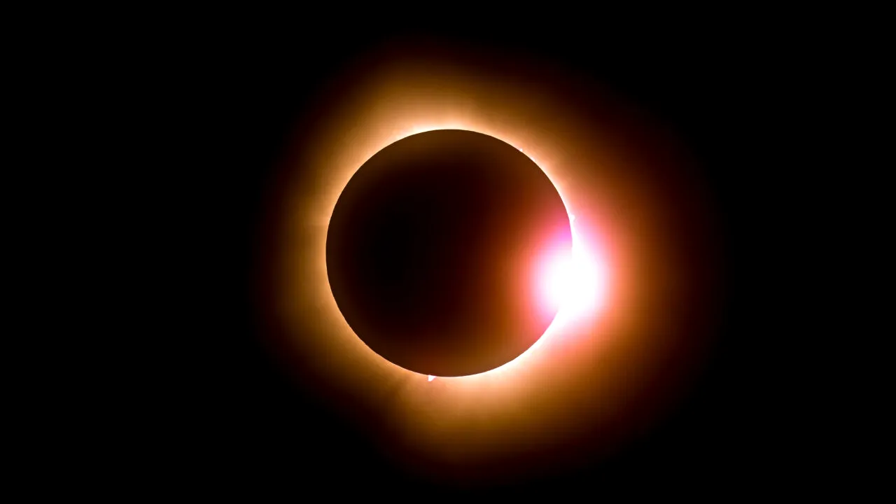 Calendarul fenomenelor astrologice din 2025. Datele exacte când au loc Eclipsele de Soare și de Lună, ploile de meteoriți și Luna Plină