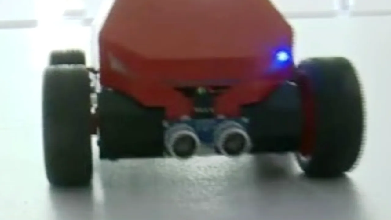 Un student român a creat o mașină care dansează