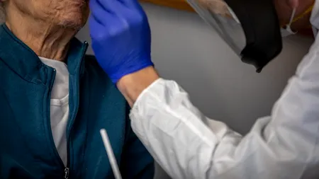 CORONAVIRUS. Record de noi cazuri Covid-19 în SUA! America închide barurile și restaurantele!