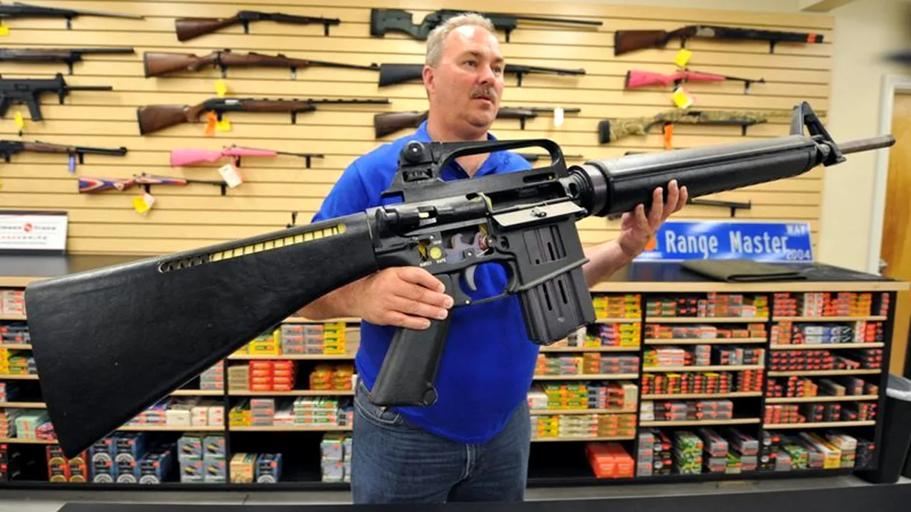 Obama susține proiectul de lege care prevede interzicerea a peste 100 de modele de arme