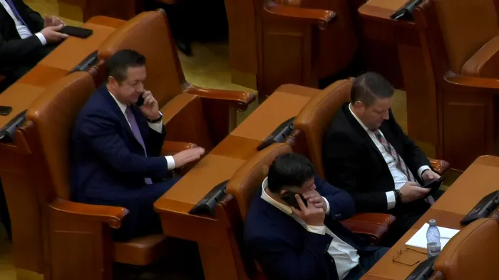 Ședinţa solemnă comună a Camerei Deputaţilor şi Senatului, în Parlament, dedicată sărbătoririi Zilei de 1 Decembrie