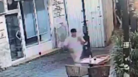 MOMENTUL în care cetățeanul turc trage focuri de armă în Centrul Vechi al Bucureștiului. Ipoteză ȘOC: Acesta ar fi acționat la comandă