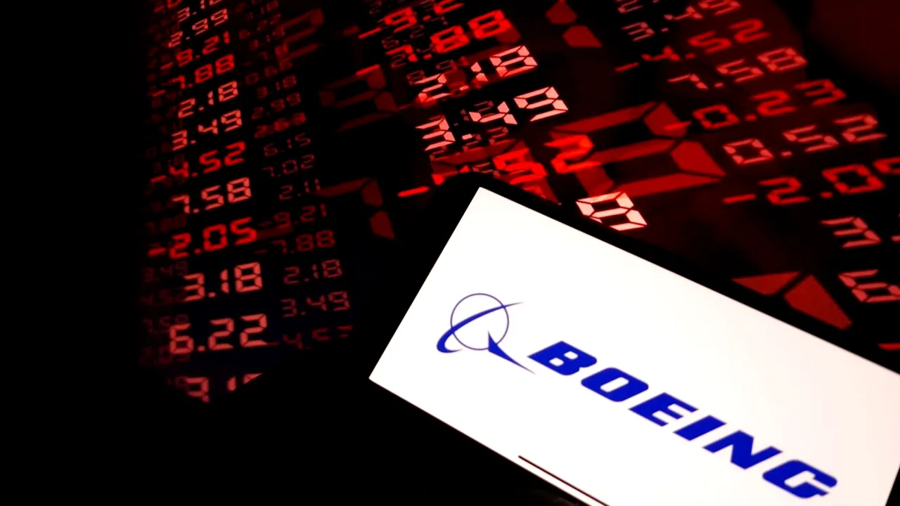 Acțiunile BOEING au scăzut puternic după accidentul aviatic din India