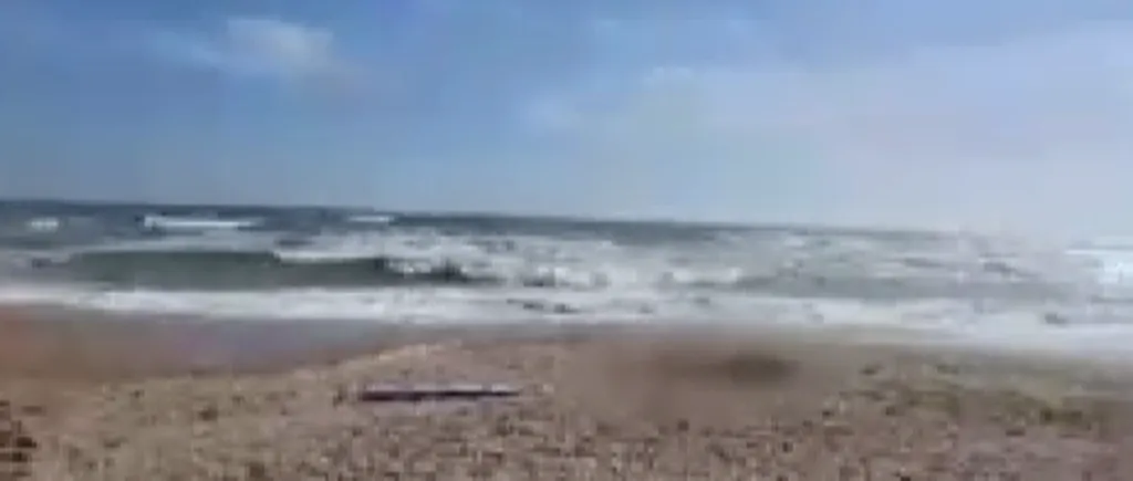 VIDEO | Alertă pe litoral! Trupul neînsuflețit al unei tinere, descoperit pe o plaja din Mamaia