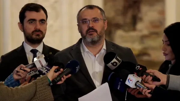 USR-iştii au trecut la înjurături la adresa lui Nicuşor Dan: “F… off”