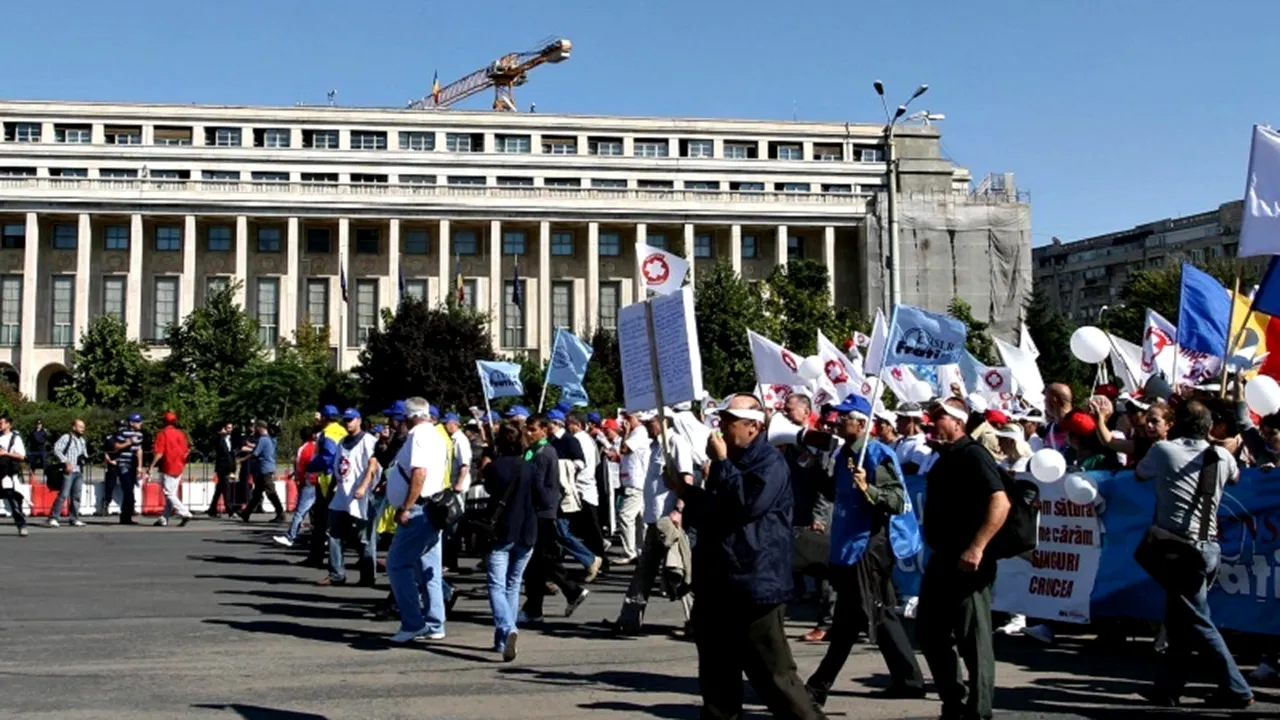 Salariile angajaților Guvernului și Președinției au fost majorate cu până la 70% de Parlament
