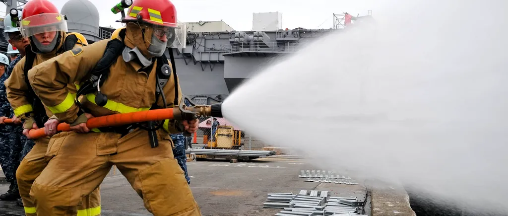 Incendiu puternic la bordul unei nave de asalt americane! VIDEO terifiant! USS Bonhomme Richard arde ca o torță
