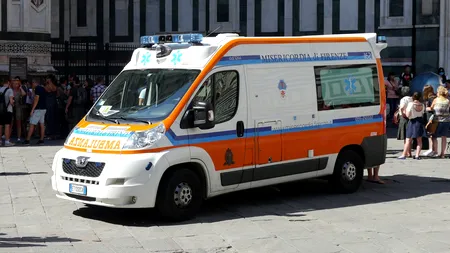 Un român stabilit în Italia a fost găsit în casă cu o rană la gât, provocată de un flex. Polițiștii cred că s-a sinucis, dar nu exclud nici varianta crimei