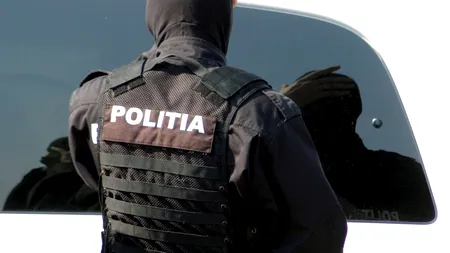 Un bărbat s-a stropit cu benzină, amenințând că își dă foc în fața unei firme de asigurări