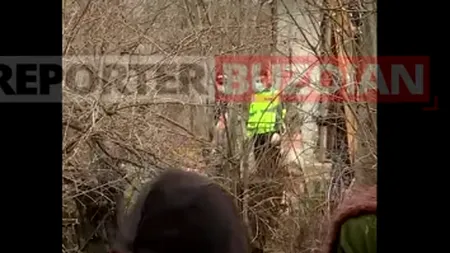 Crimă de film HORROR în Buzău! L-a tăiat cu drujba, apoi l-a îngropat în curtea casei! Atenție, IMAGINI ȘOCANTE!
