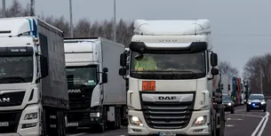 Financial Times: Șoferii de camioane din Polonia îl sfidează pe premierul Donald Tusk și continuă blocada la frontiera cu Ucraina